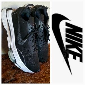 NIKE Air Zoom